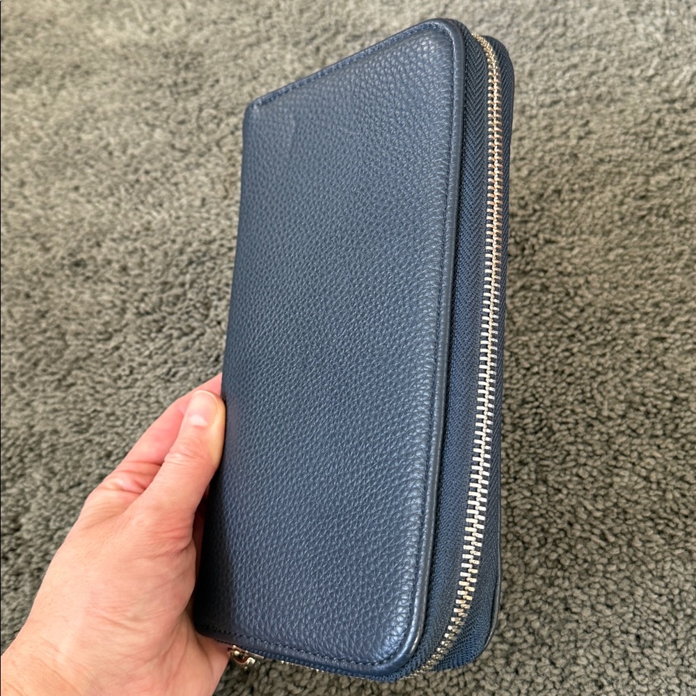 32 thirty-one Chic Blue Leather Wristlet wallet